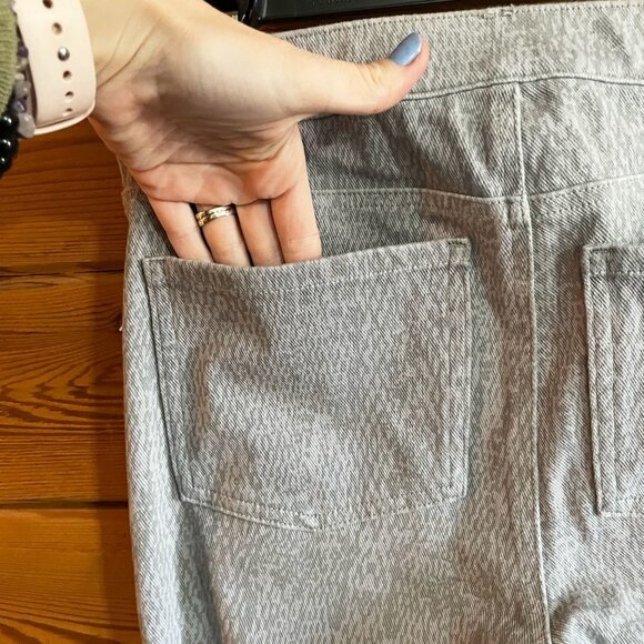 Spanx Gray Snake Skin Pattern Ankle Length Leggings Jeggings Large - Picture 6 of 10